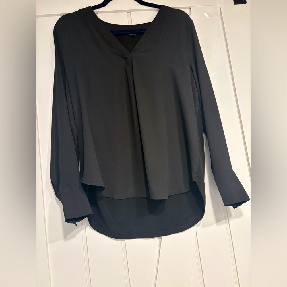 Excellent Condition. Womens Ann Taylor Mixed Media Pleat Front Top